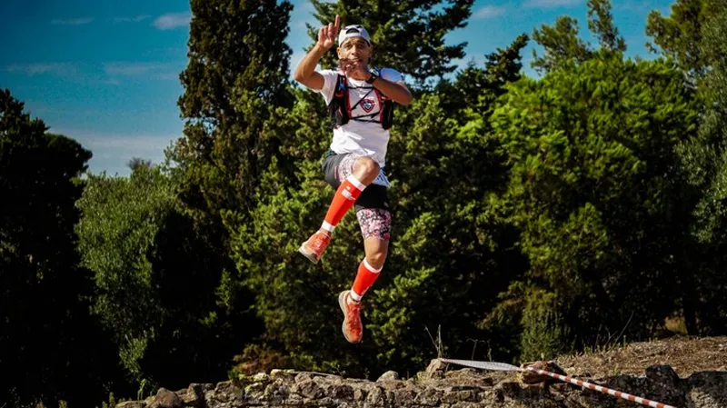 Trail runner jump